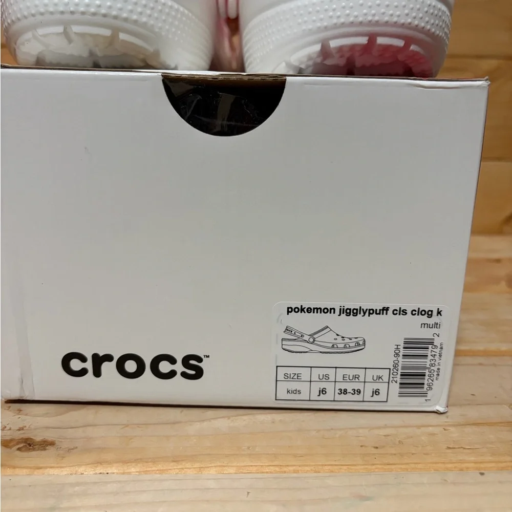 New Crocs Pokemon Jigglypuff Classic Clog Star Light up LE /  Kids 6 / W 8 - Picture 7 of 9